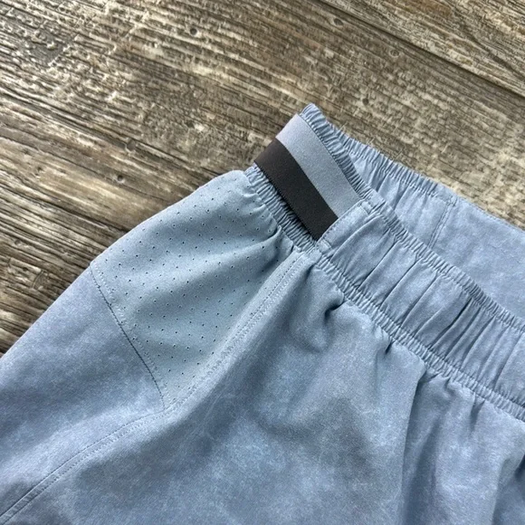Lululemon Athletica Men Athletic Shorts Lightweight Performance, Medium